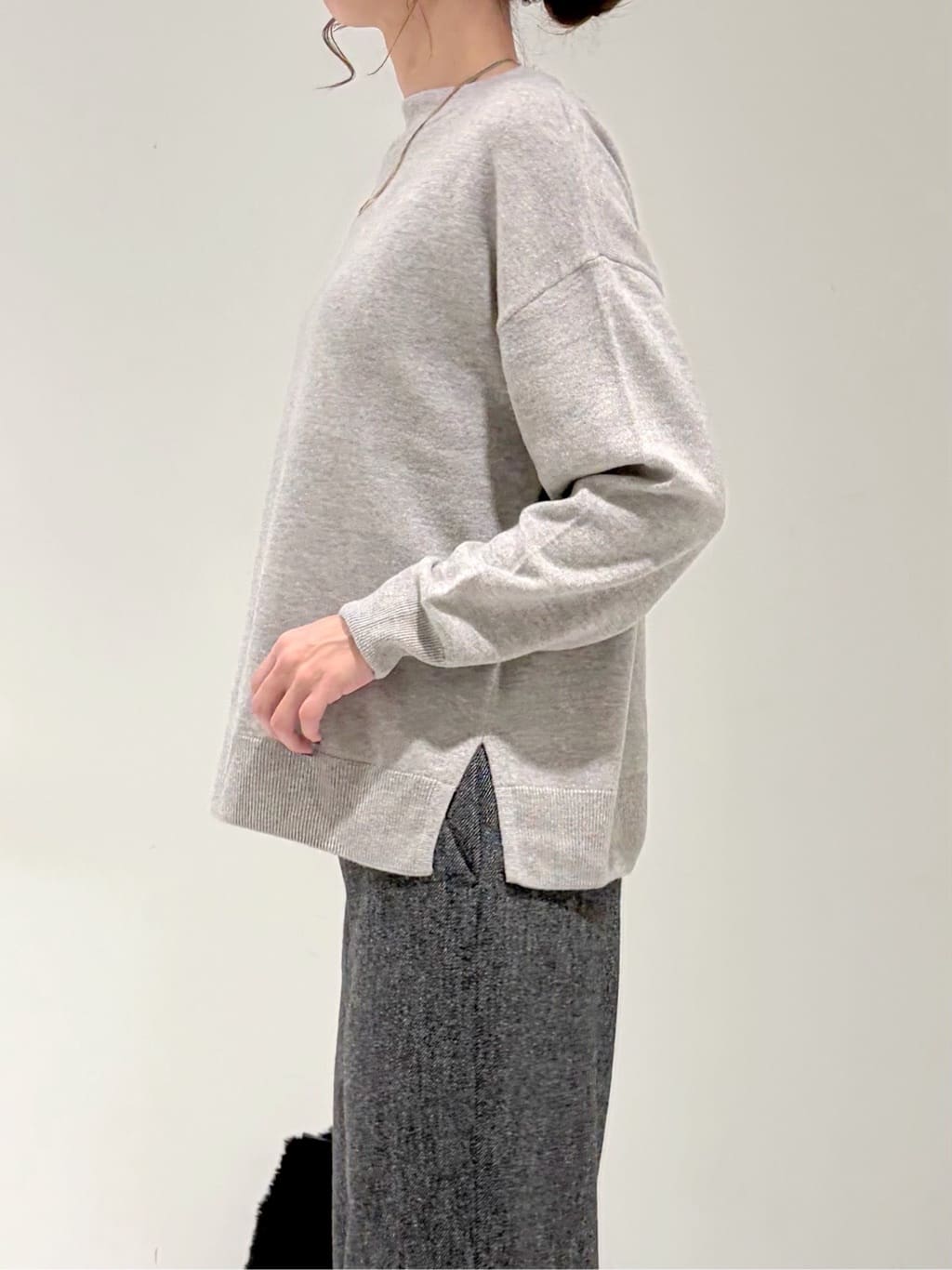 shioriさんの「INDIVI｜【洗える／カシミヤ混】ボトルネック ドルマンスリーブニット」を使ったコーディネート