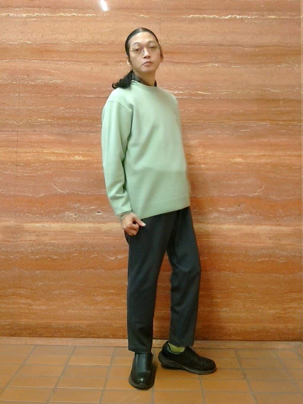 かしげるさんの「TAKEO KIKUCHI｜【Air Palette Knit】ワンポイント カラーニット プルオーバー」を使ったコーディネート
