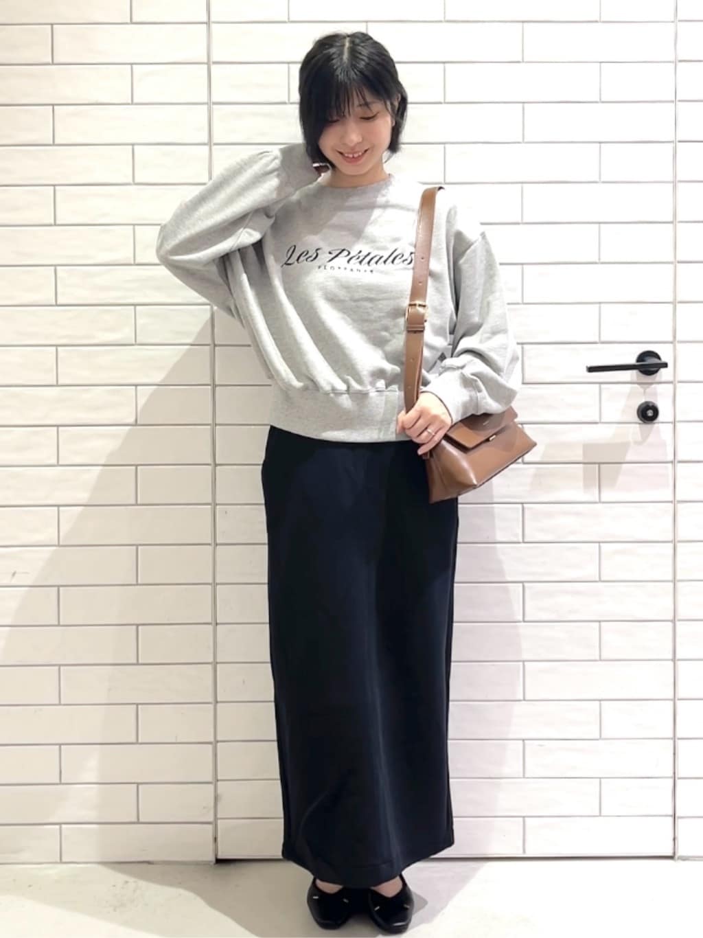 しおりさんの「OPAQUE.CLIP｜ストレッチダブルポケットタイトスカート【洗える】」を使ったコーディネート