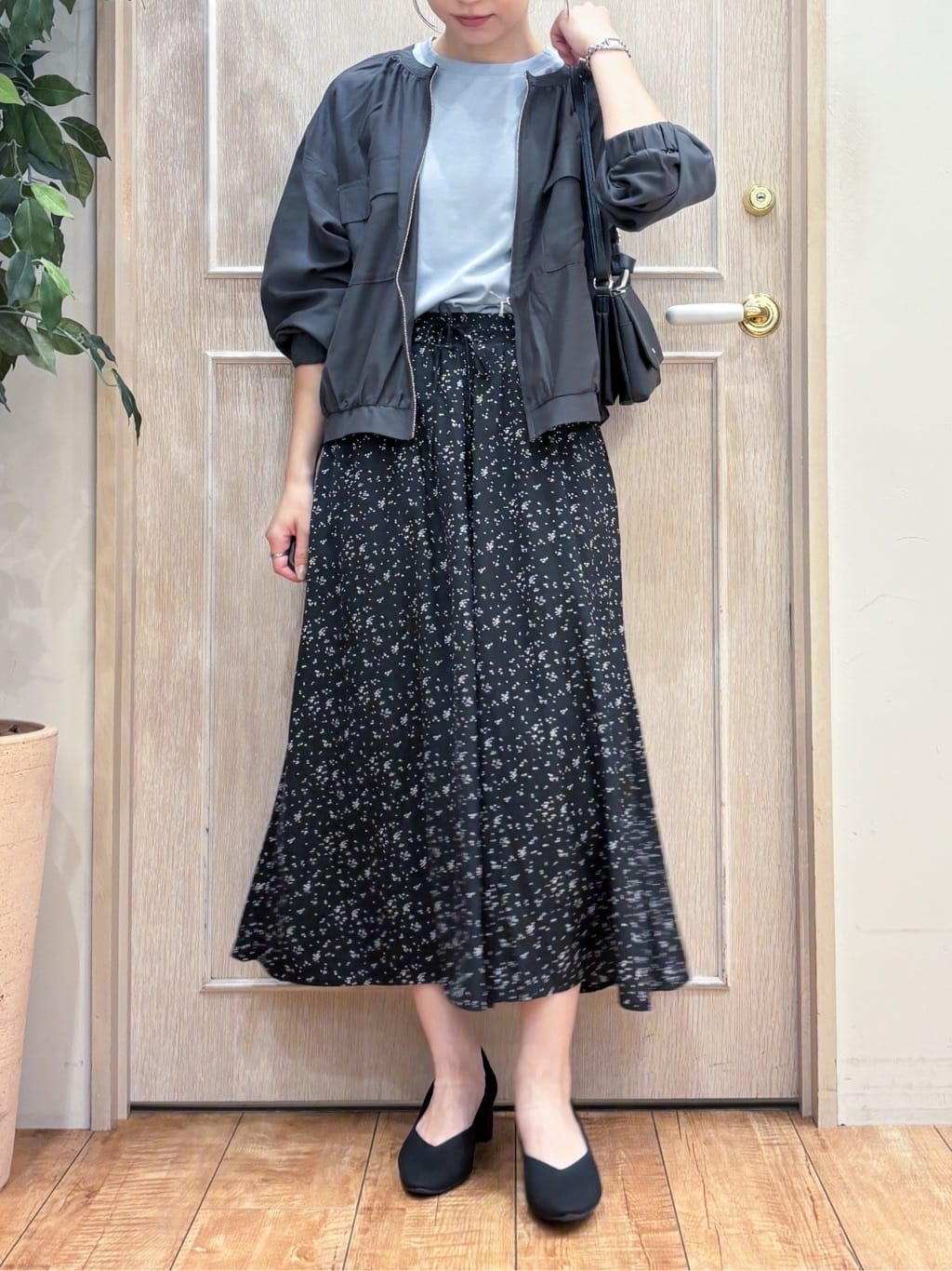 なみさんの「SHOO･LA･RUE｜【S-LL】寒暖差のある時期に 大人上品なシアーブルゾン」を使ったコーディネート