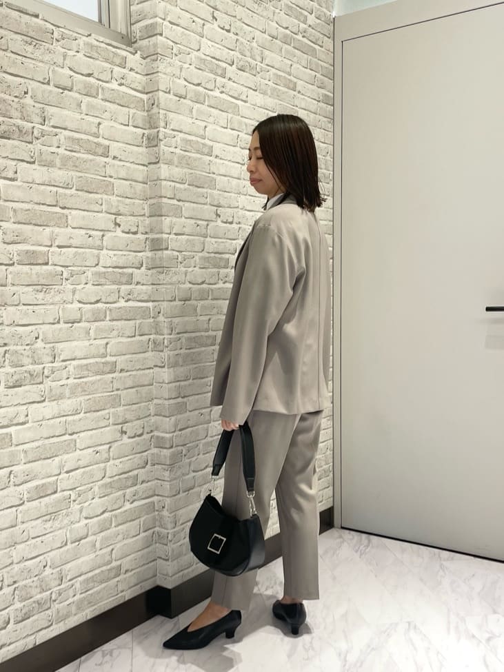 Mikoさんの「INDIVI｜Comfy SET UP｜イージーテーパードパンツ【セットアップ対応／通勤/カセット服】」を使ったコーディネート
