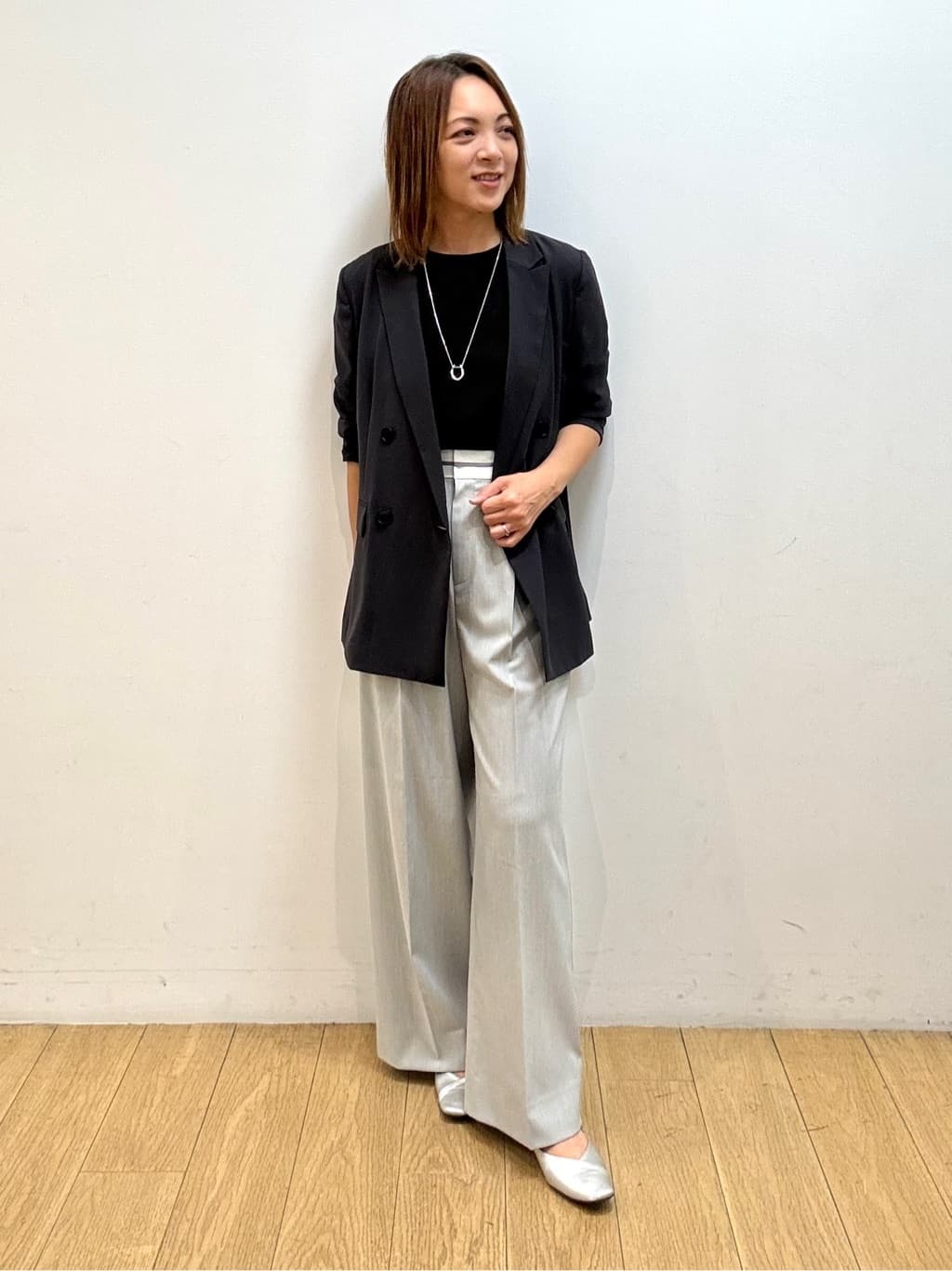 mikkoさんの「INDIVI｜フロッキードットブラウス」を使ったコーディネート