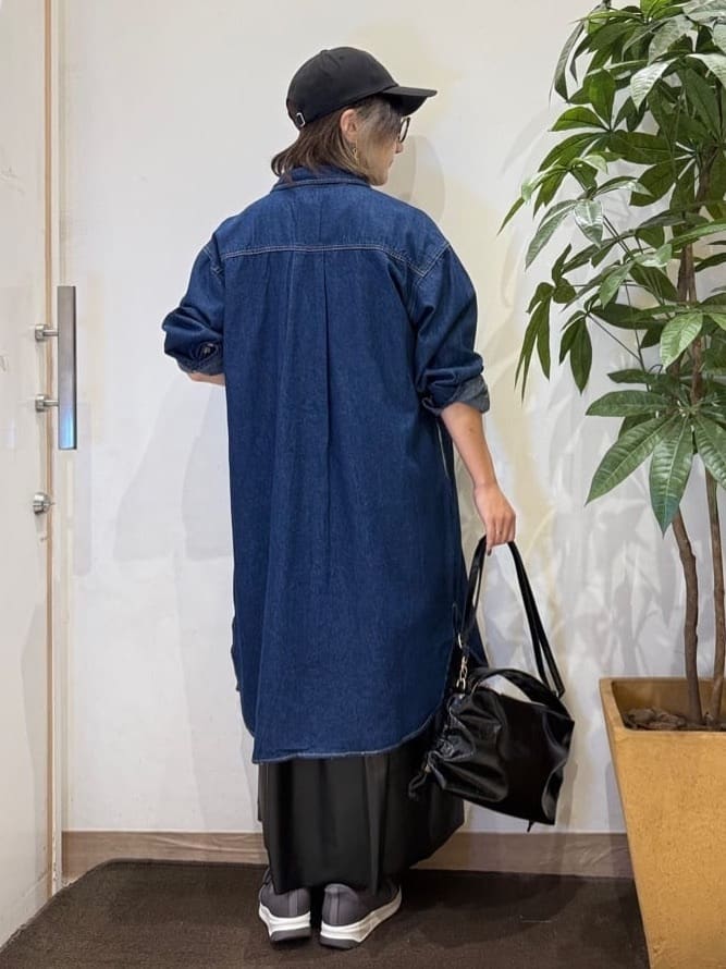 misakiさんの「SHOO･LA･RUE｜【S-LL】ロングシーズン活躍 デニムシャツワンピース」を使ったコーディネート