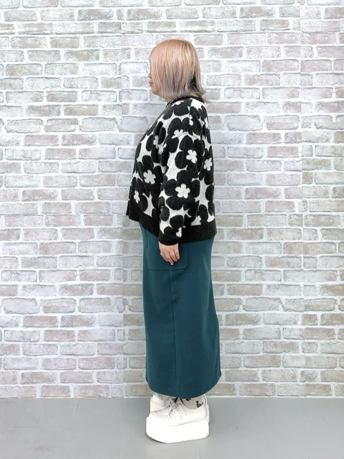 🦄ちゃんふくさんの「SHOO･LA･RUE｜【S-LL】レトロ感漂う デイジー柄 総柄ニット」を使ったコーディネート