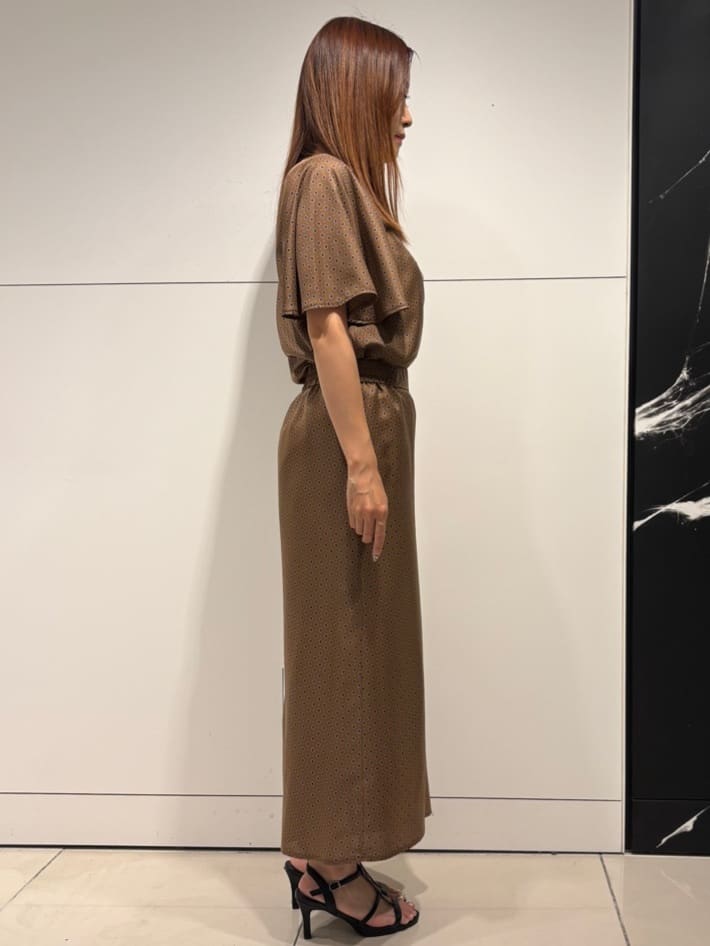 シオンさんの「COUP DE CHANCE｜【手洗い可／日本製】小紋柄フレアスリーブブラウス」を使ったコーディネート
