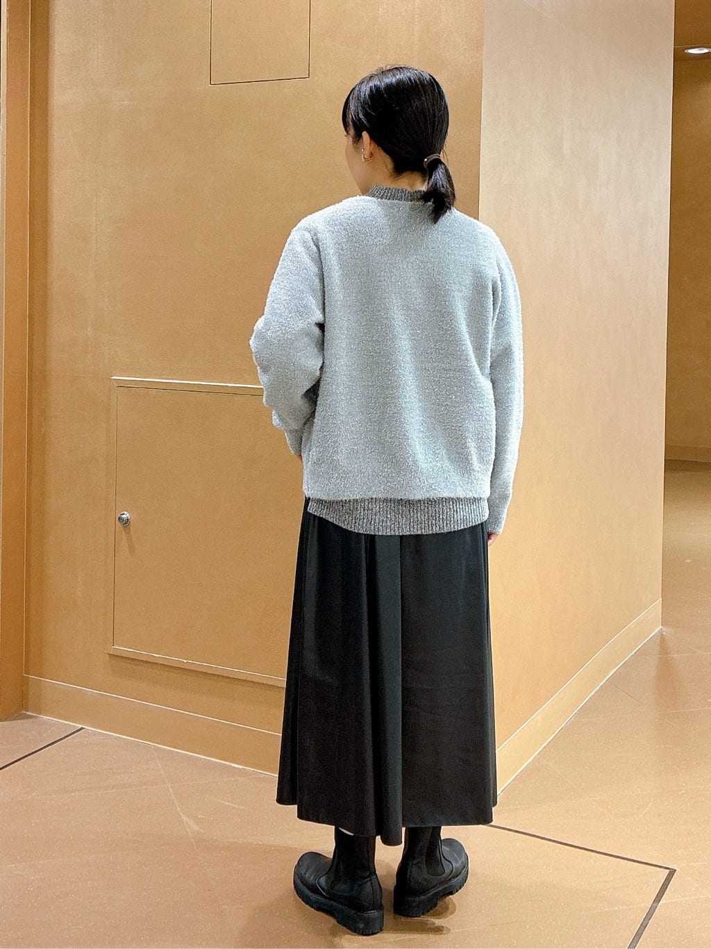 hattoriさんの「INDIVI｜【冬ニット人気NO．1！／カシミヤ混】ミドルゲージハイネックニット」を使ったコーディネート