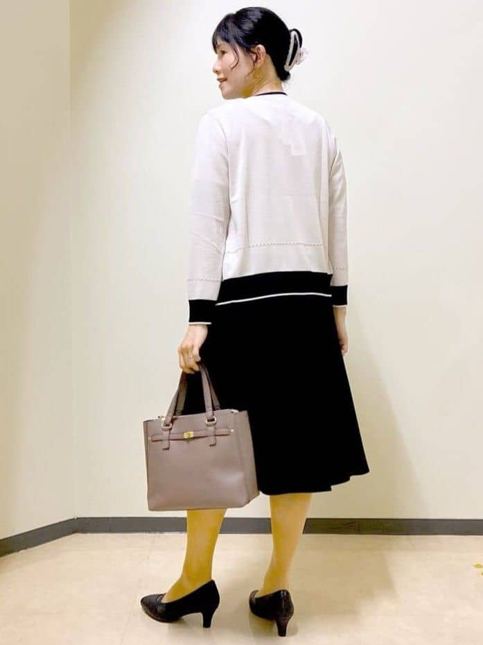  beni_gingerさんの「Reflect｜【WEB先行カラーあり／手洗い可／アンサンブル可】バイカラーカーディガン」を使ったコーディネート