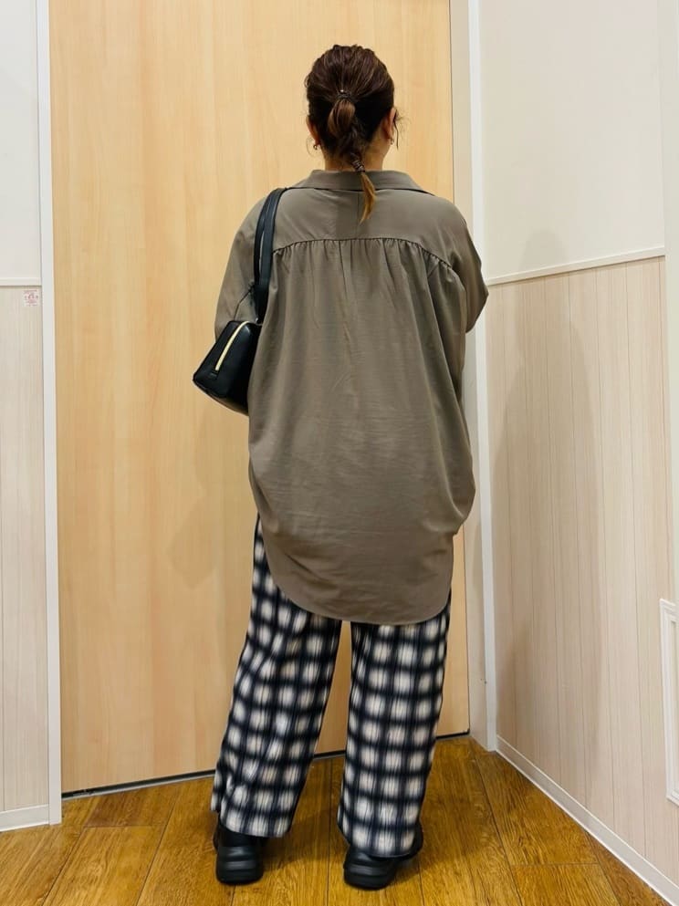YUMIさんの「SHOO･LA･RUE｜【S-LL/ポケット付き】チェック柄 ウェーブプリーツパンツ」を使ったコーディネート