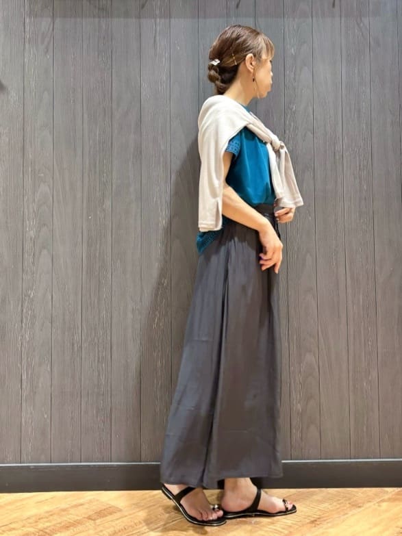 meiさんの「SHOO･LA･RUE｜【S-LL/ひんやり/UV】手の甲まで隠れる トッパーカーディガン」を使ったコーディネート