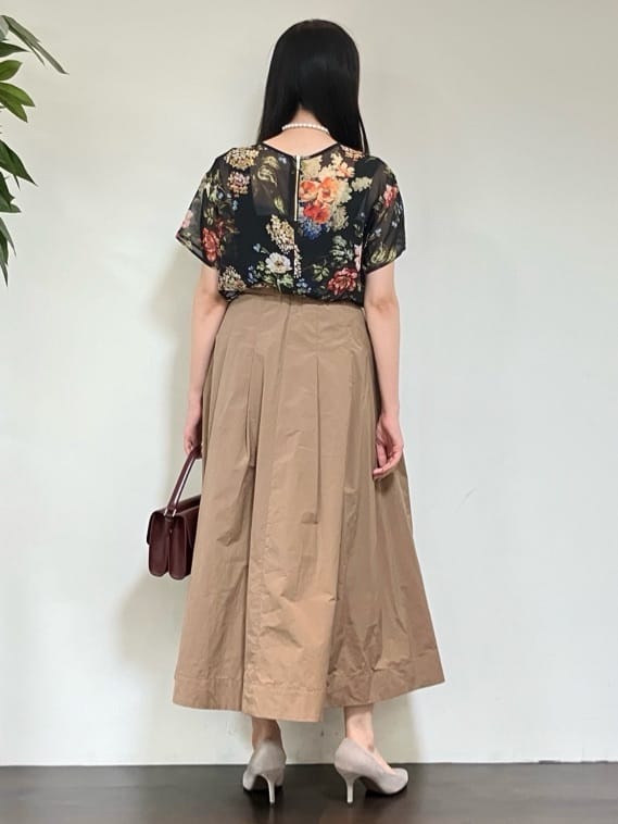 カレンさんの「UNTITLED｜【セットアップ可/花柄エレガント】アンティークフラワー柄ブラウス」を使ったコーディネート