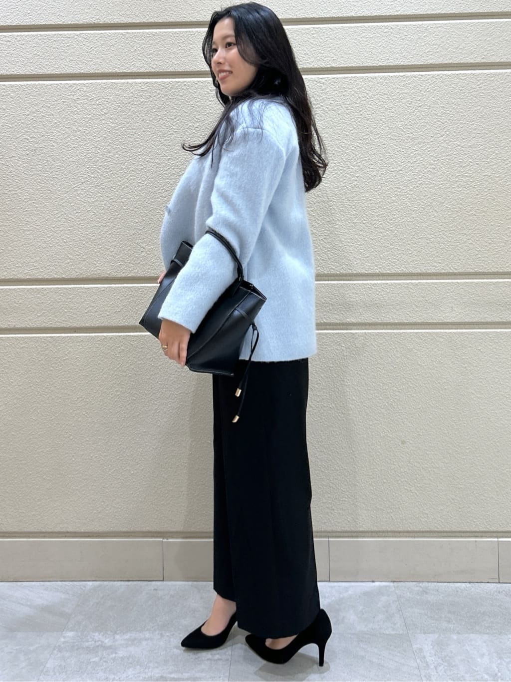 Momokaさんの「COUP DE CHANCE｜【フォックス混】ショート丈ニットトップス」を使ったコーディネート