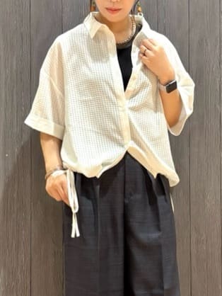meiさんの「SHOO･LA･RUE｜【S-LL/洗濯後しわになりにくい】ゴールドパーツできれい見え 麻調タックワイドパンツ」を使ったコーディネート