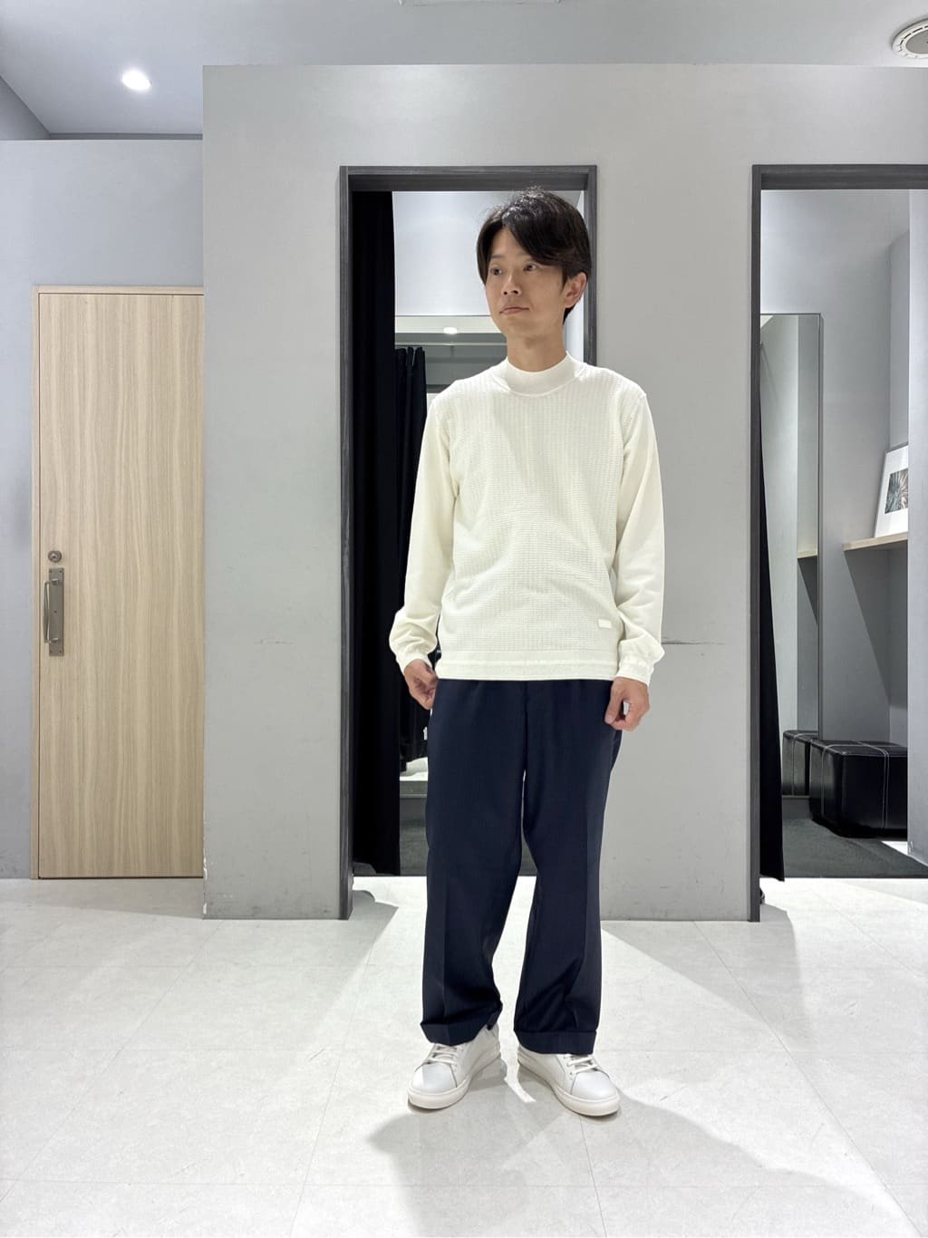 わいずみさんの「TAKEO KIKUCHI｜【抗菌防臭/シーズンレス】シアサッカーギンガムチェック ストレッチシャツ」を使ったコーディネート