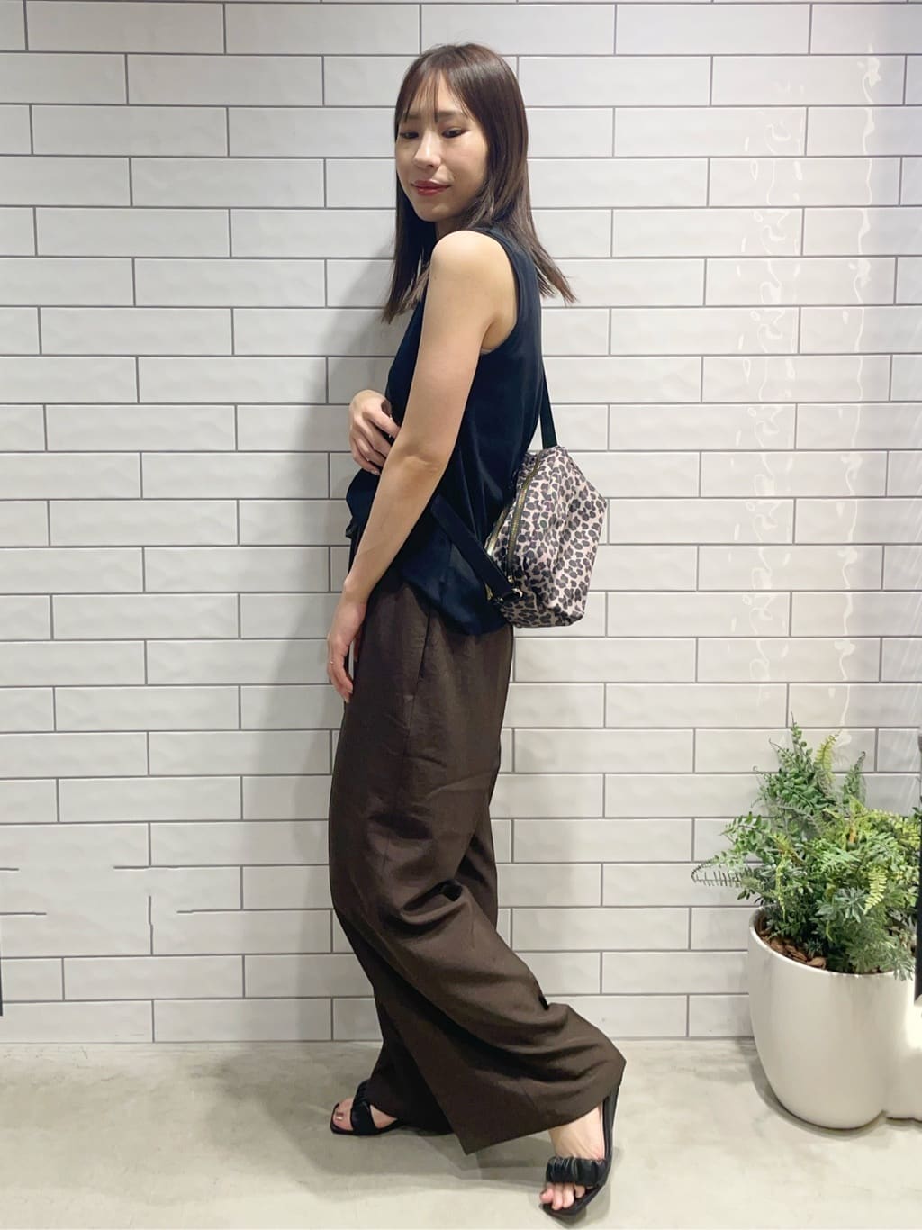 sayaさんの「OPAQUE.CLIP｜ウエストサテン使いイージーワイドパンツ【洗濯機洗い可】」を使ったコーディネート