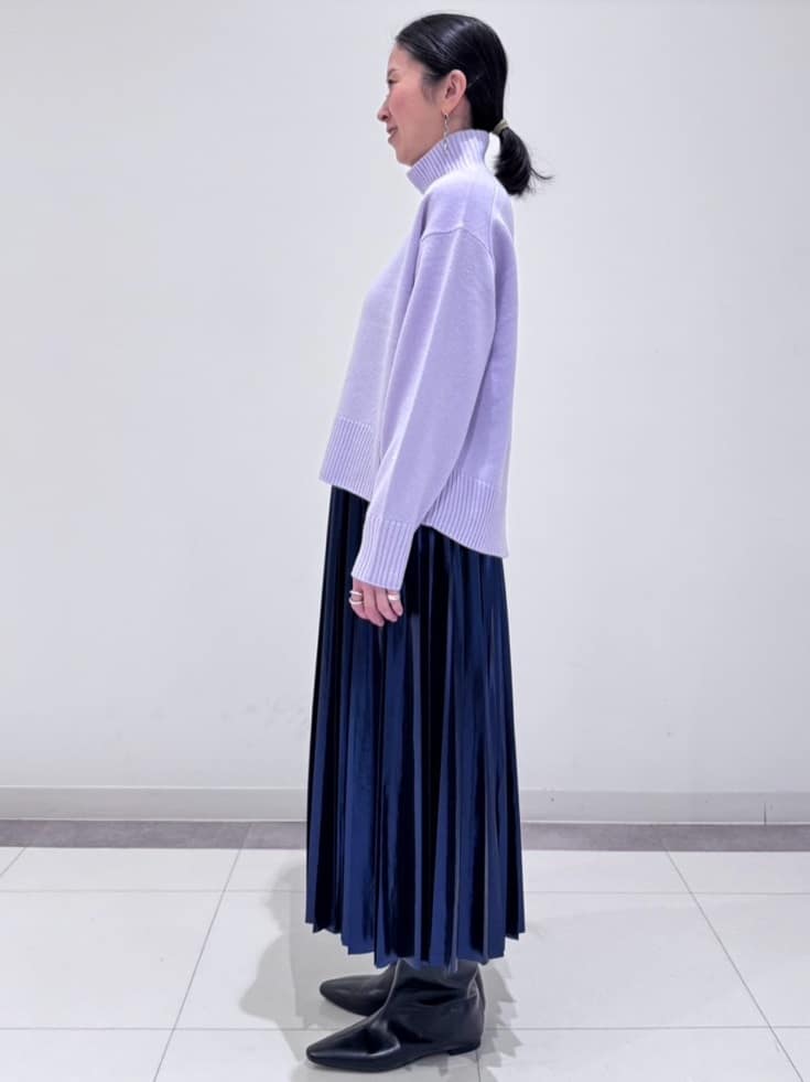 MIYAKAWAさんの「DRESSTERIOR｜◆【洗える/ストレッチ性/オンオフ】箔プリントプリーツスカート」を使ったコーディネート