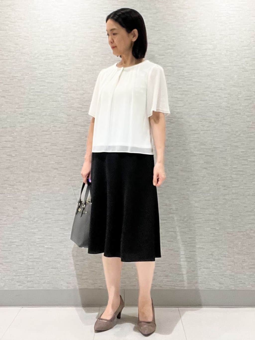 marikoさんの「Reflect｜【一枚着で着映え◎／ジャケットのインナーにも】フロント開きブラウス」を使ったコーディネート