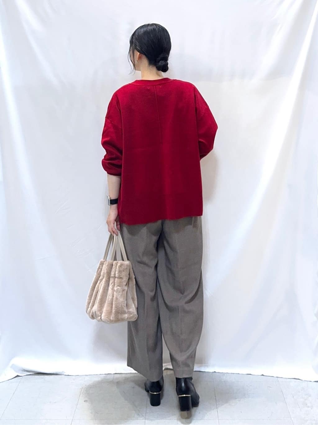 𝐇𝐢𝐫𝐨𝐦𝐢さんの「SHOO･LA･RUE｜【洗える/毛玉レス】表面がきれいなVネックカーディガン」を使ったコーディネート