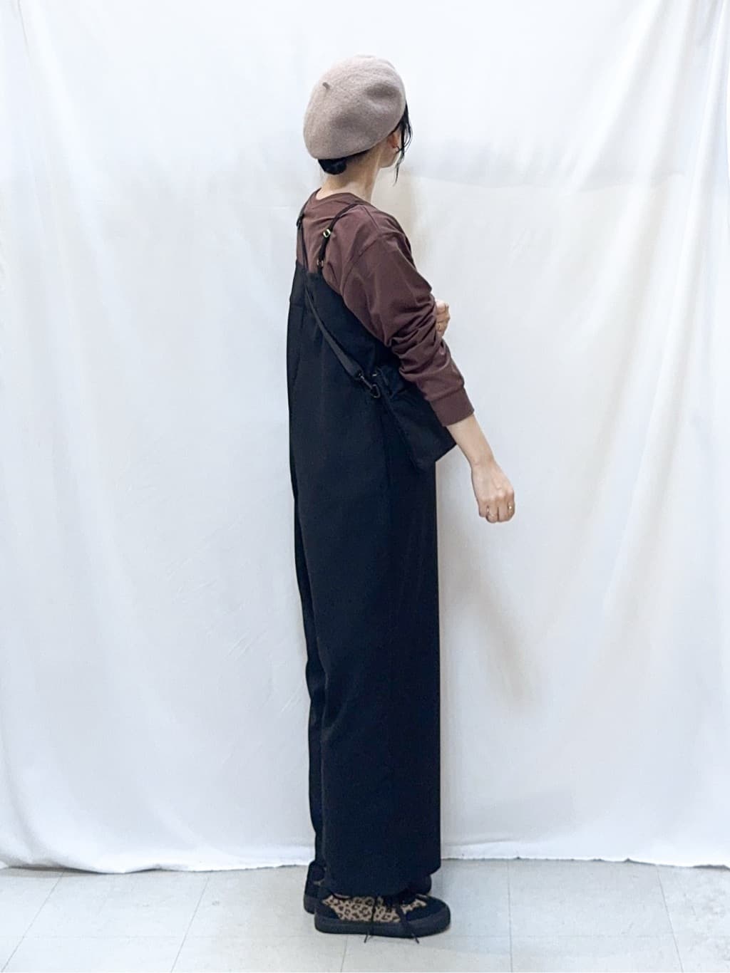 𝐇𝐢𝐫𝐨𝐦𝐢さんの「SHOO･LA･RUE｜【S-LL】大人カジュアルに ベアトップ風 キャミサロペット」を使ったコーディネート