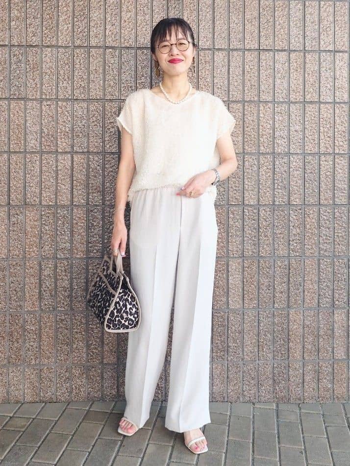 MUTSUKOさんの「UNTITLED｜【セットアップ可/洗える】フェザーフレンチスリーブブラウス」を使ったコーディネート