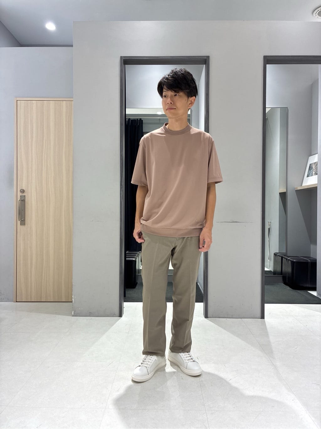 わいずみさんの「TAKEO KIKUCHI｜【抗菌防臭/シーズンレス】シアサッカーギンガムチェック ストレッチシャツ」を使ったコーディネート