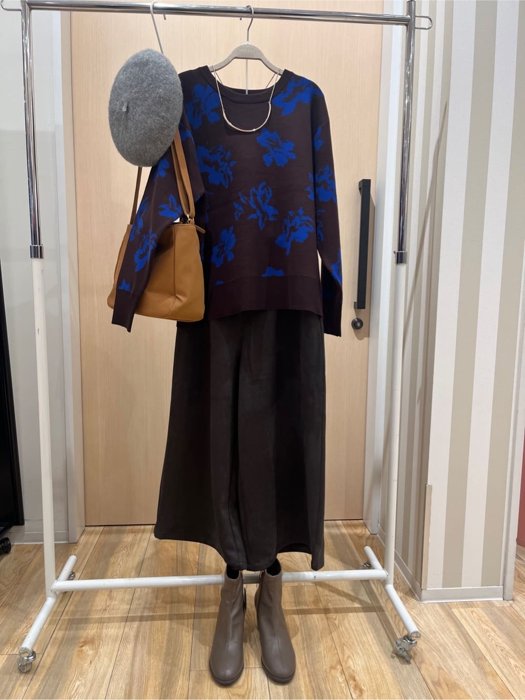みわさんの「SHOO･LA･RUE｜【洗濯機可/毛玉レス】大人世代も取り入れやすい スウェットライク アソートニット」を使ったコーディネート