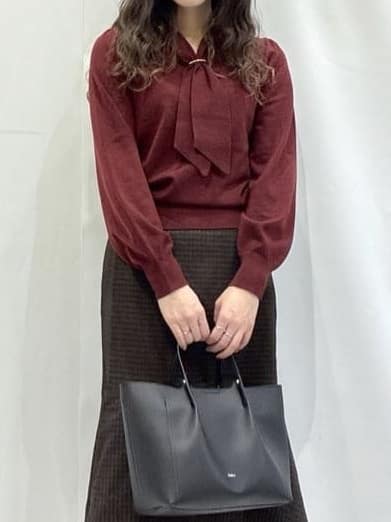 komaさんの「OPAQUE.CLIP｜ゴールドパーツ付きボウタイニット【洗濯機OK】《10col／XS～LL》」を使ったコーディネート