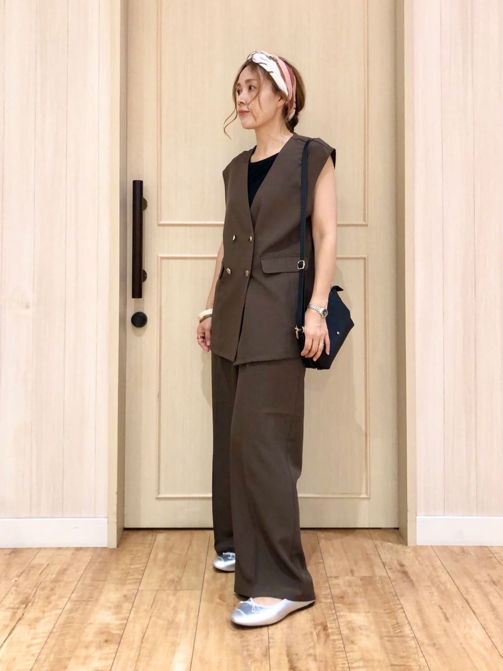 YOUさんの「SHOO･LA･RUE｜【S-LL/セットアップ可/洗濯後しわになりにくい】ダブルベスト」を使ったコーディネート