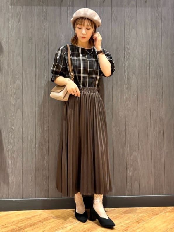 meiさんの「SHOO･LA･RUE｜【S-LL/5分袖】お袖タックできれいに魅せる 大人のチェックブラウス」を使ったコーディネート