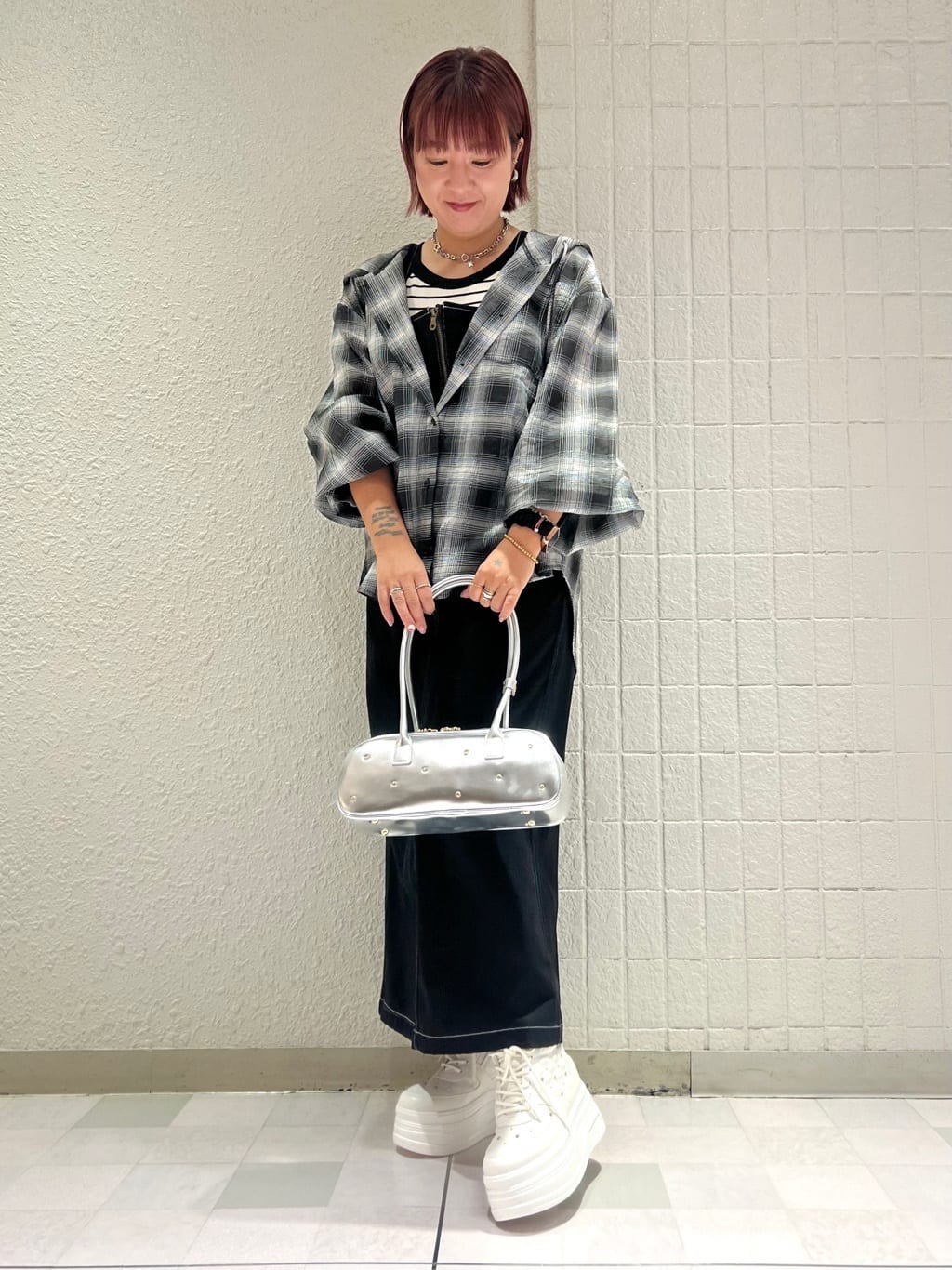 TAKAさんの「ESPERANZA｜【EC先行販売】きゅんフィット厚底フラットキルティングスタッズスニーカー」を使ったコーディネート