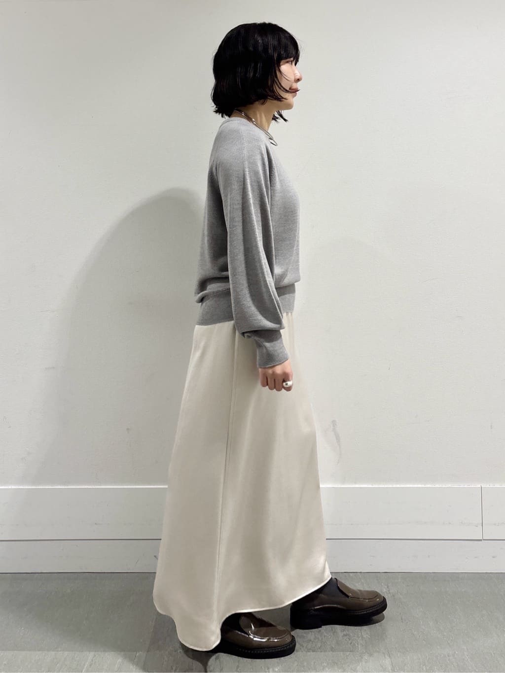 モエカさんの「UNTITLED｜【8色展開／コンパクト丈】レーヨン混 コクーンニット」を使ったコーディネート