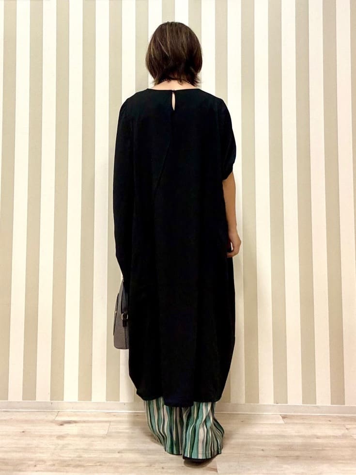 pieceさんの「SHOO･LA･RUE｜【洗濯機可/柄が選べる】さらさら楽ちん プリーツ ワイドパンツ」を使ったコーディネート