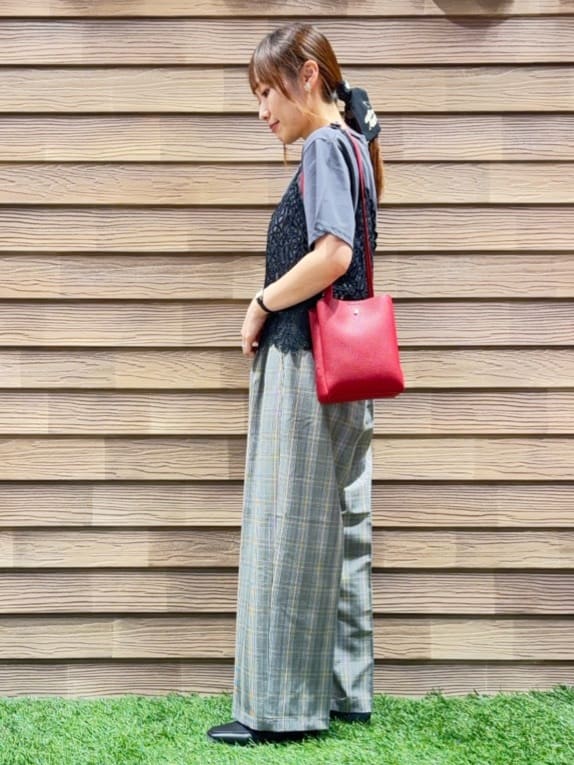 himiさんの「SHOO･LA･RUE｜【2点セット/ひんやり】レースビスチェ＋Tシャツ」を使ったコーディネート