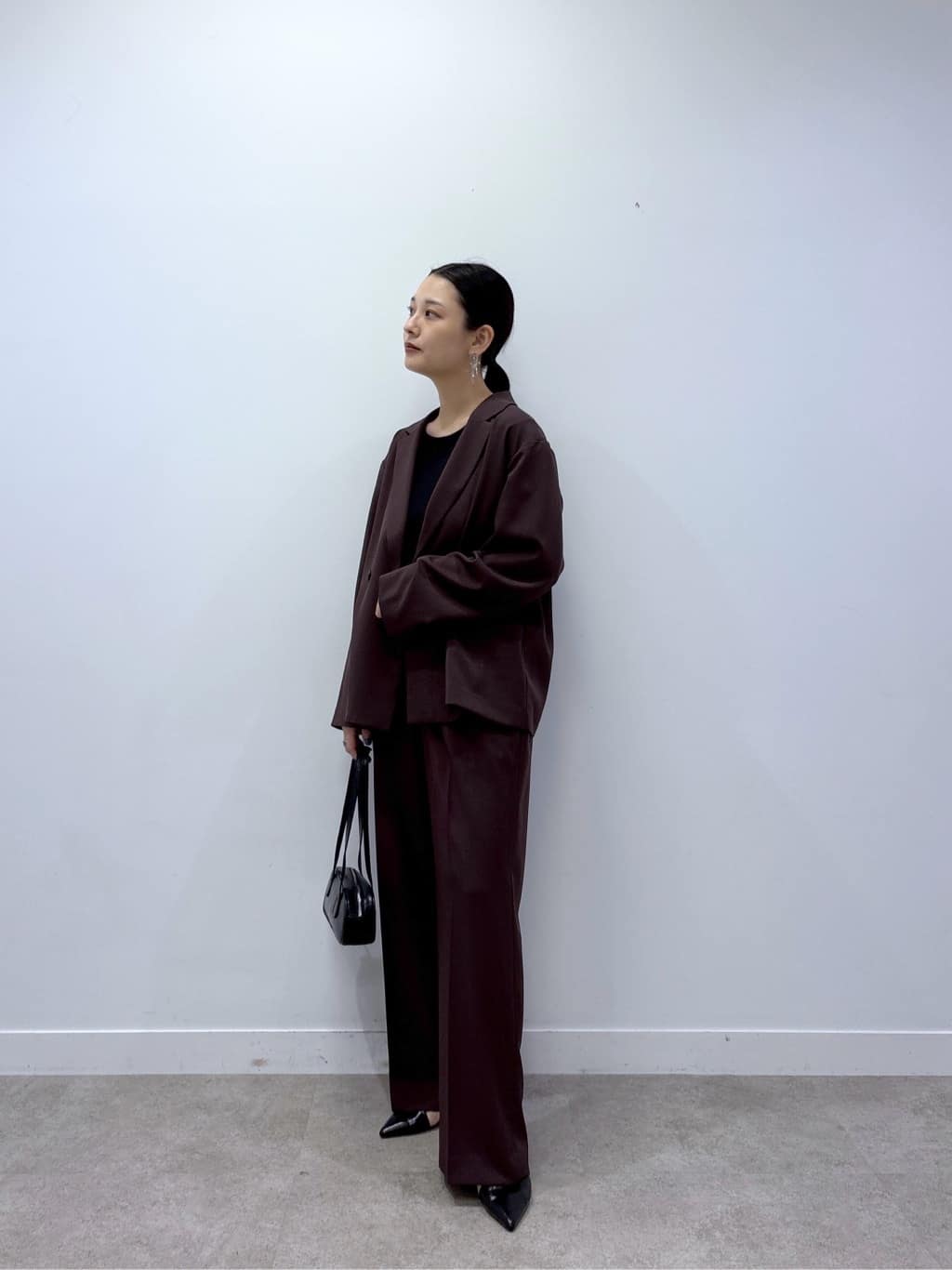 ayanoさんの「INDIVI｜Comfy SET UP｜イージーストレートワイドパンツ【セットアップ対応／通勤/カセット服】」を使ったコーディネート
