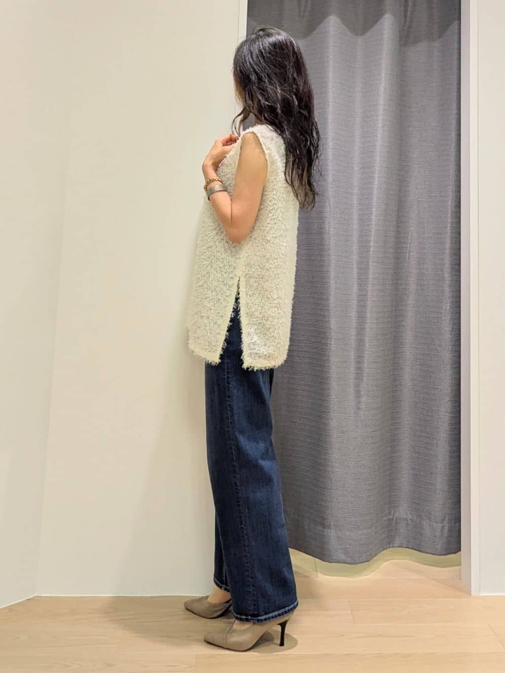 miiさんの「INDIVI｜【褒められデニム】ワイドストレート デニムパンツ」を使ったコーディネート