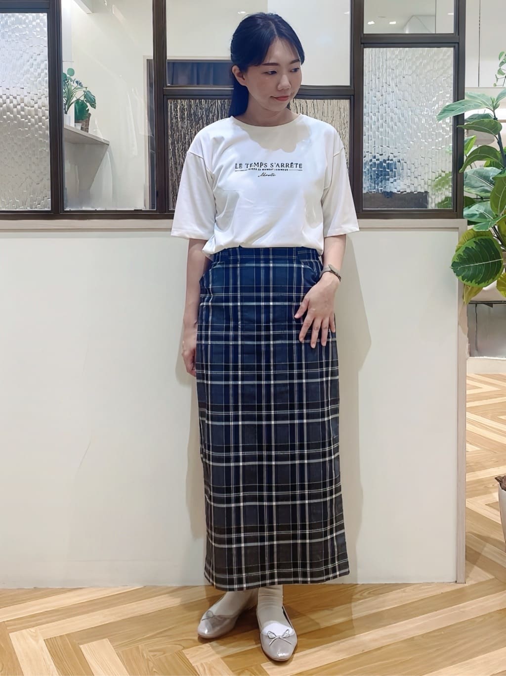 yayoiさんの「grove｜さっと二の腕カバー　大人な抜け感シアーラグランVネックカーデ」を使ったコーディネート