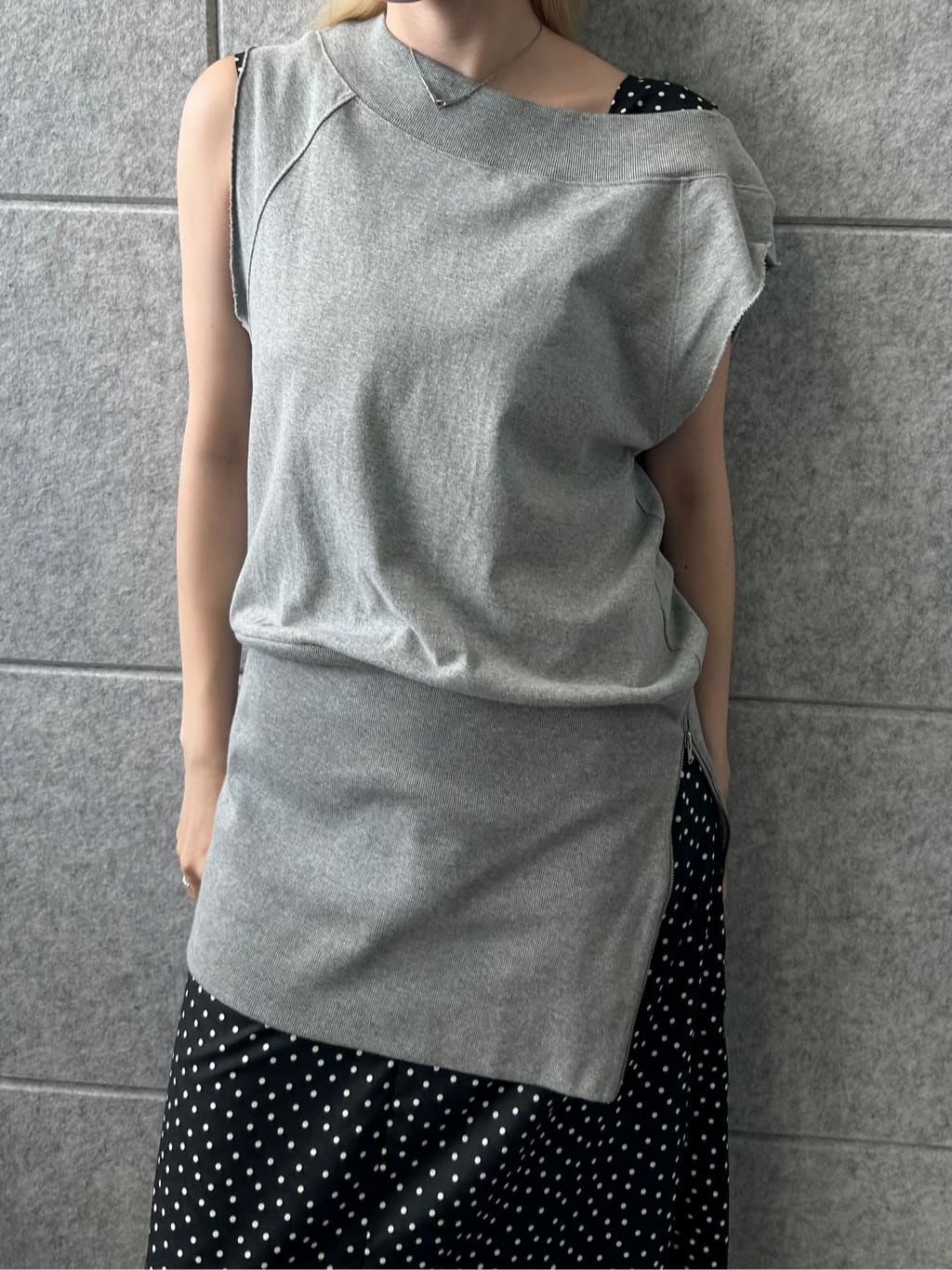 honoka Aさんの「CODE A｜off－shoulder sleeveless tops」を使ったコーディネート