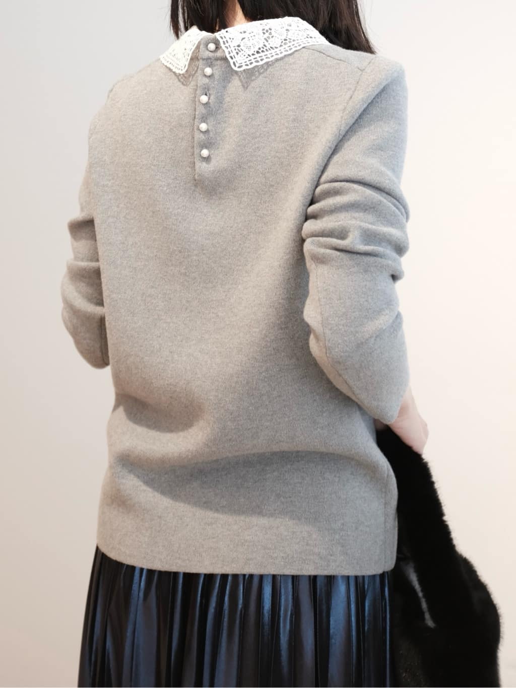 Kishimotoさんの「DRESSTERIOR｜2WAYレースカラーニット」を使ったコーディネート