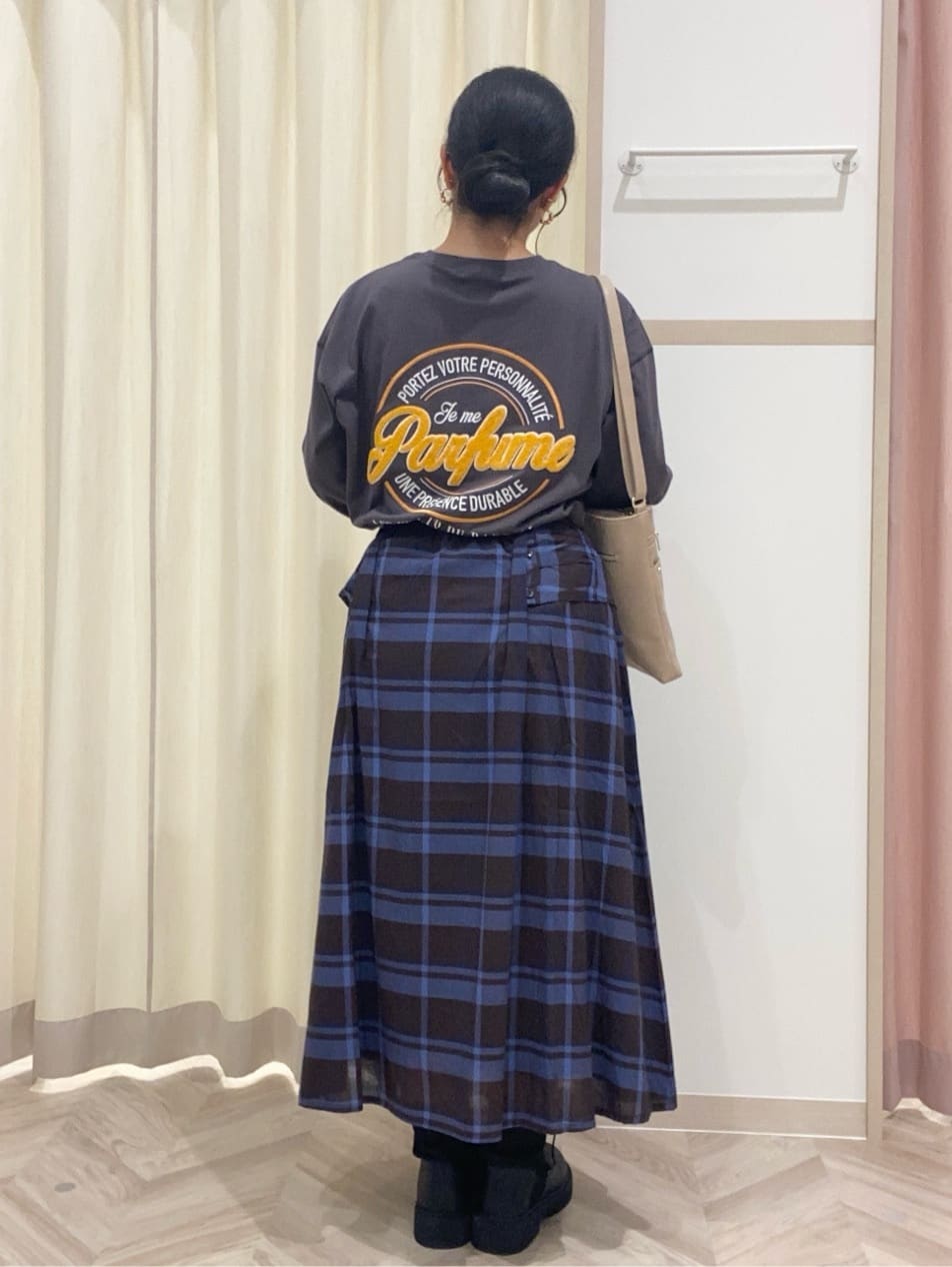 まちゃんなちゃんさんの「SHOO･LA･RUE｜グラフィックアソート BIGロンT」を使ったコーディネート