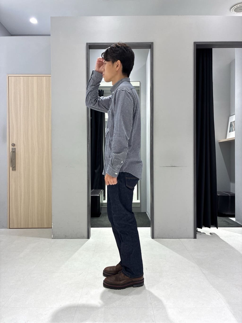 わいずみさんの「TAKEO KIKUCHI｜【抗菌防臭/シーズンレス】シアサッカーギンガムチェック ストレッチシャツ」を使ったコーディネート