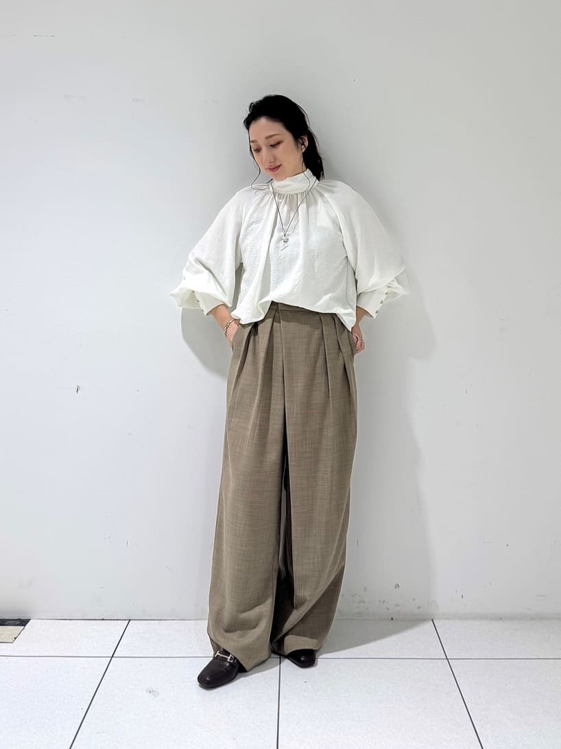 そんさんの「INDIVI｜センタータックメランジワイドパンツ」を使ったコーディネート