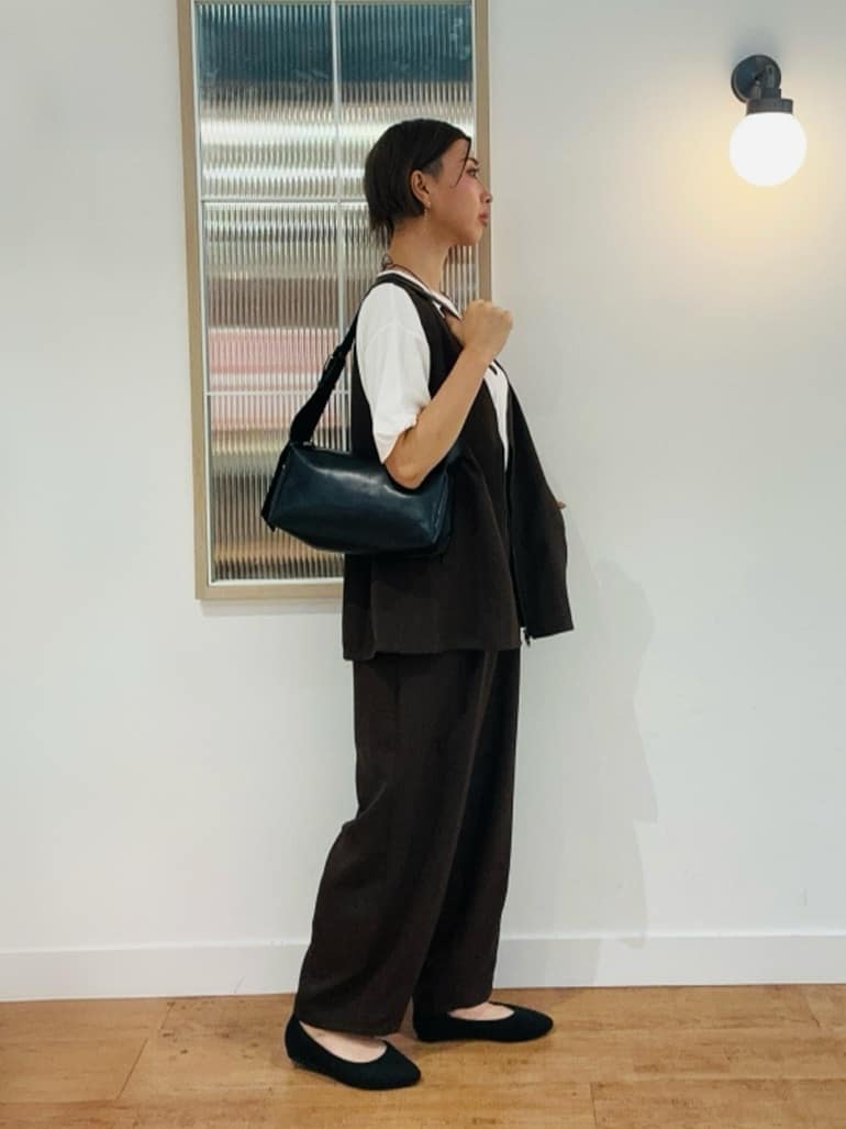 えまんさんの「SHOO･LA･RUE｜【セットアップ可】さらりと軽やかに ダブルジップ麻調ジレ」を使ったコーディネート