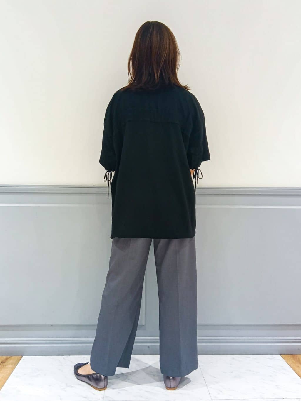 なっちゃんさんの「grove｜後ろ姿で魅せる　バックドロストシャーリングTシャツ」を使ったコーディネート