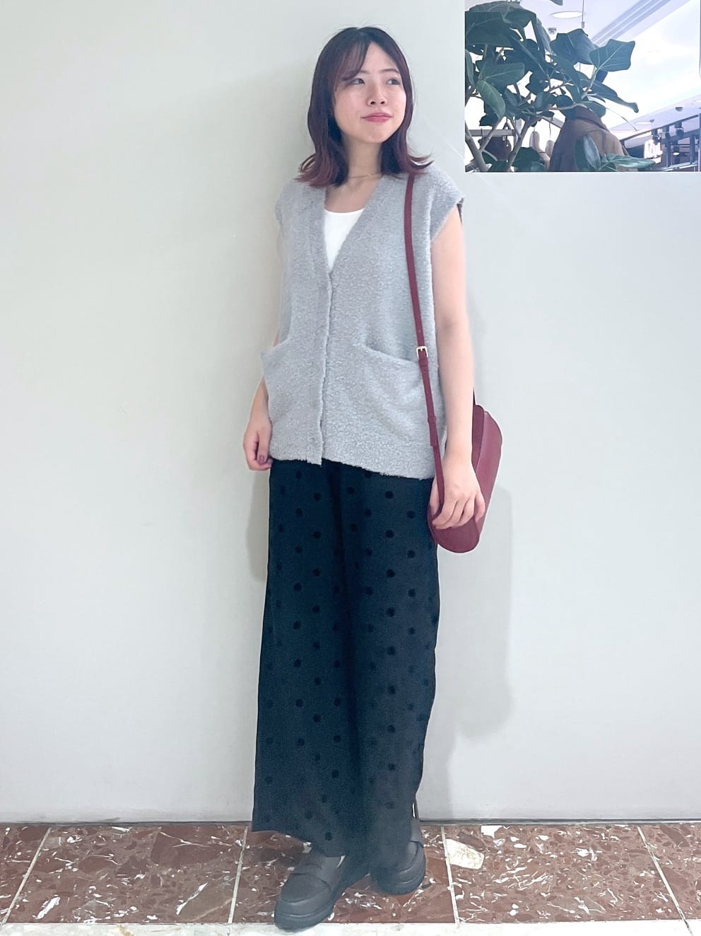 Makinoさんの「Dessin｜【洗える】Vネックシャギーベスト」を使ったコーディネート