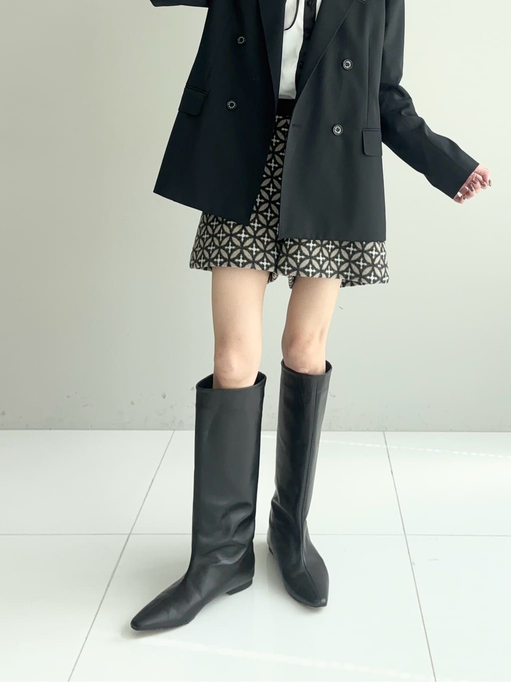 清水夏姫さんの「DRESSTERIOR｜オーバーラップサークルショートパンツ」を使ったコーディネート