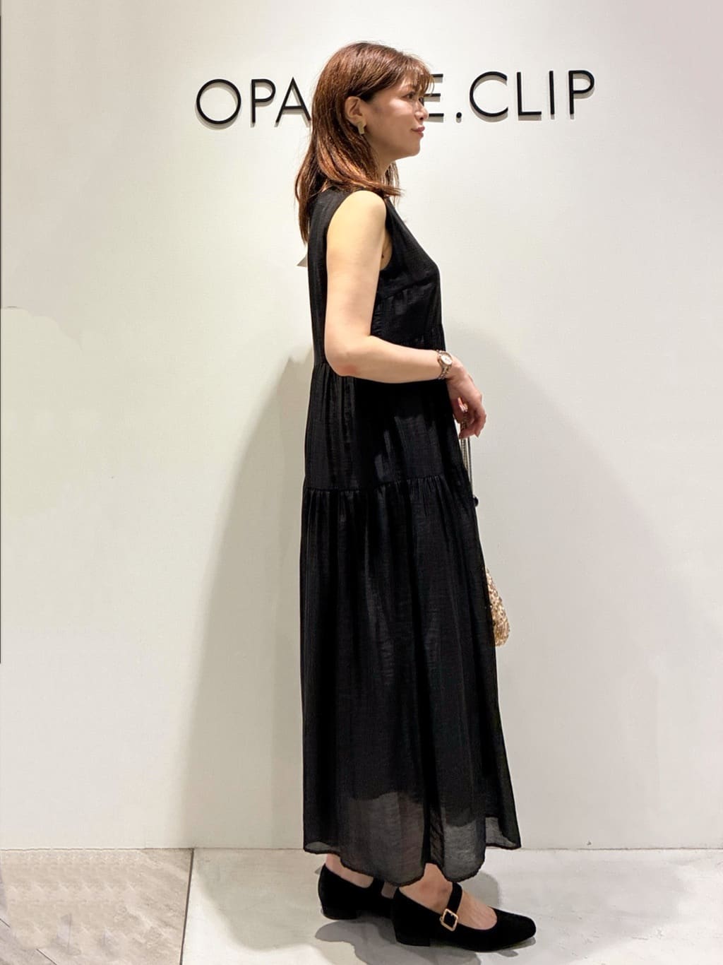 もんちゃんさんの「OPAQUE.CLIP｜麻混シアーギャザーティアードワンピース【洗濯機洗い可】」を使ったコーディネート
