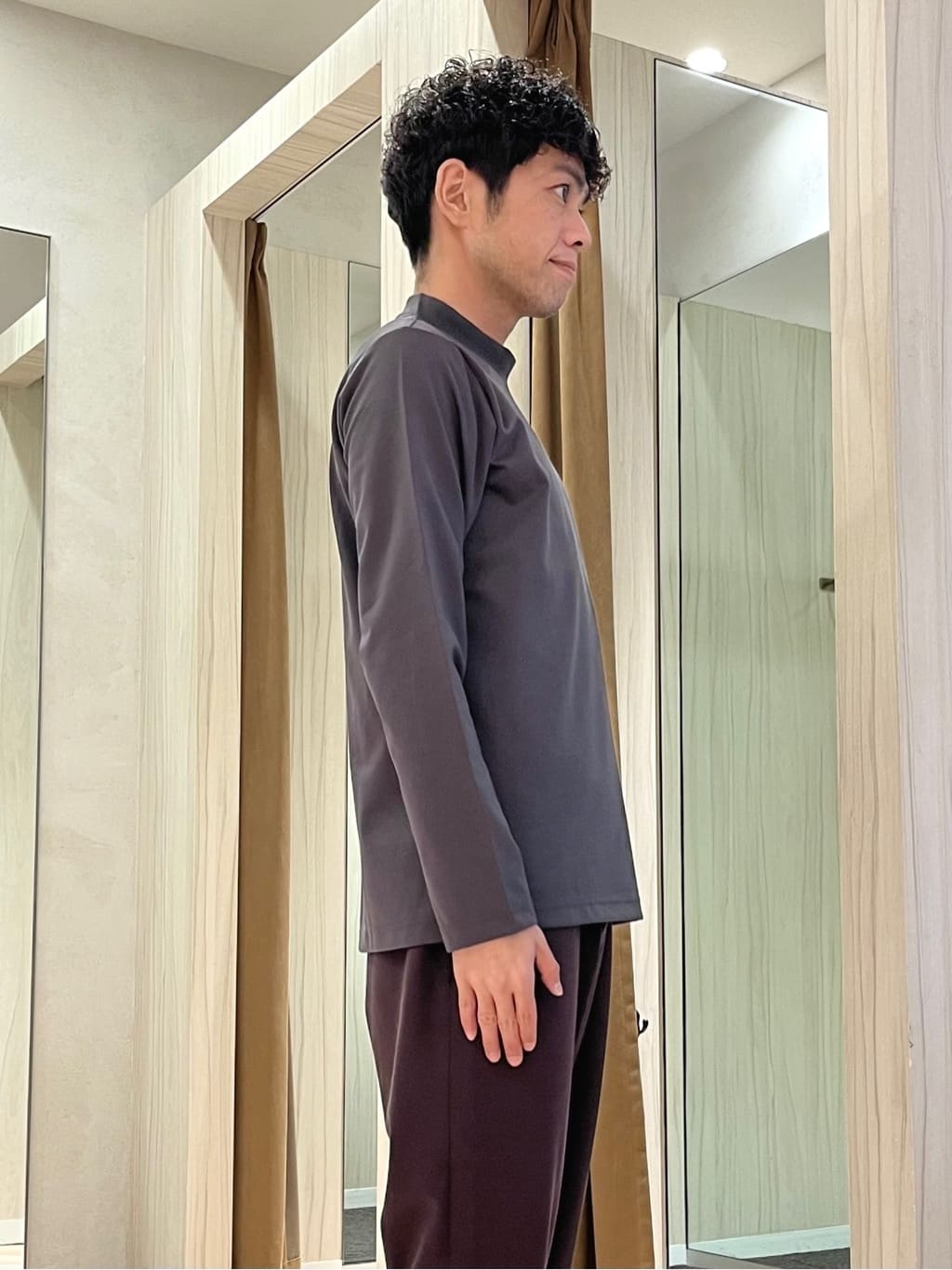 URAさんの「TAKEO KIKUCHI｜アンチピリング ジップアップ ニット」を使ったコーディネート