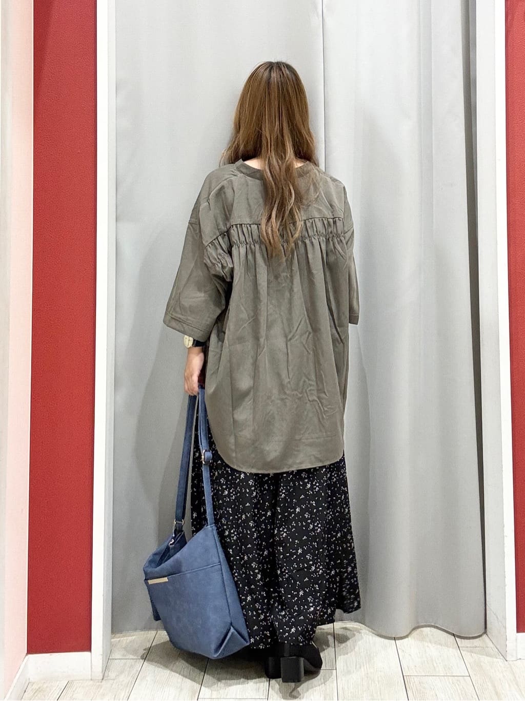 shioさんの「SHOO･LA･RUE｜【S-LL/洗濯後しわになりにくい】バックギャザーがアクセント スッキパーブラウス」を使ったコーディネート