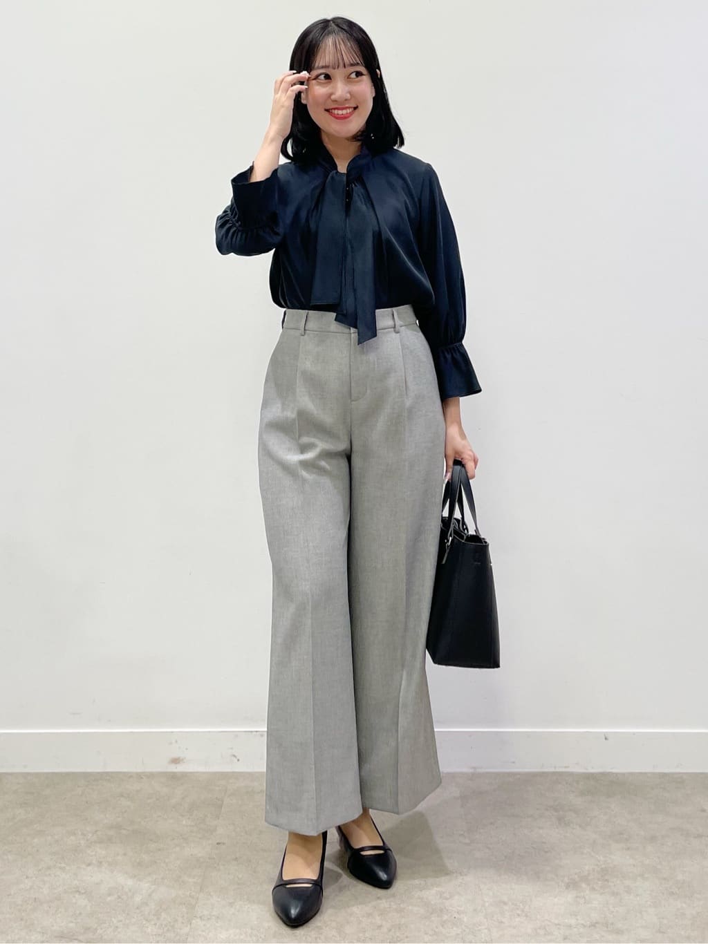yukariさんの「Reflect｜【キレイめスタイル／通勤におすすめ◎】ボウタイシャンブレーカラーブラウス」を使ったコーディネート