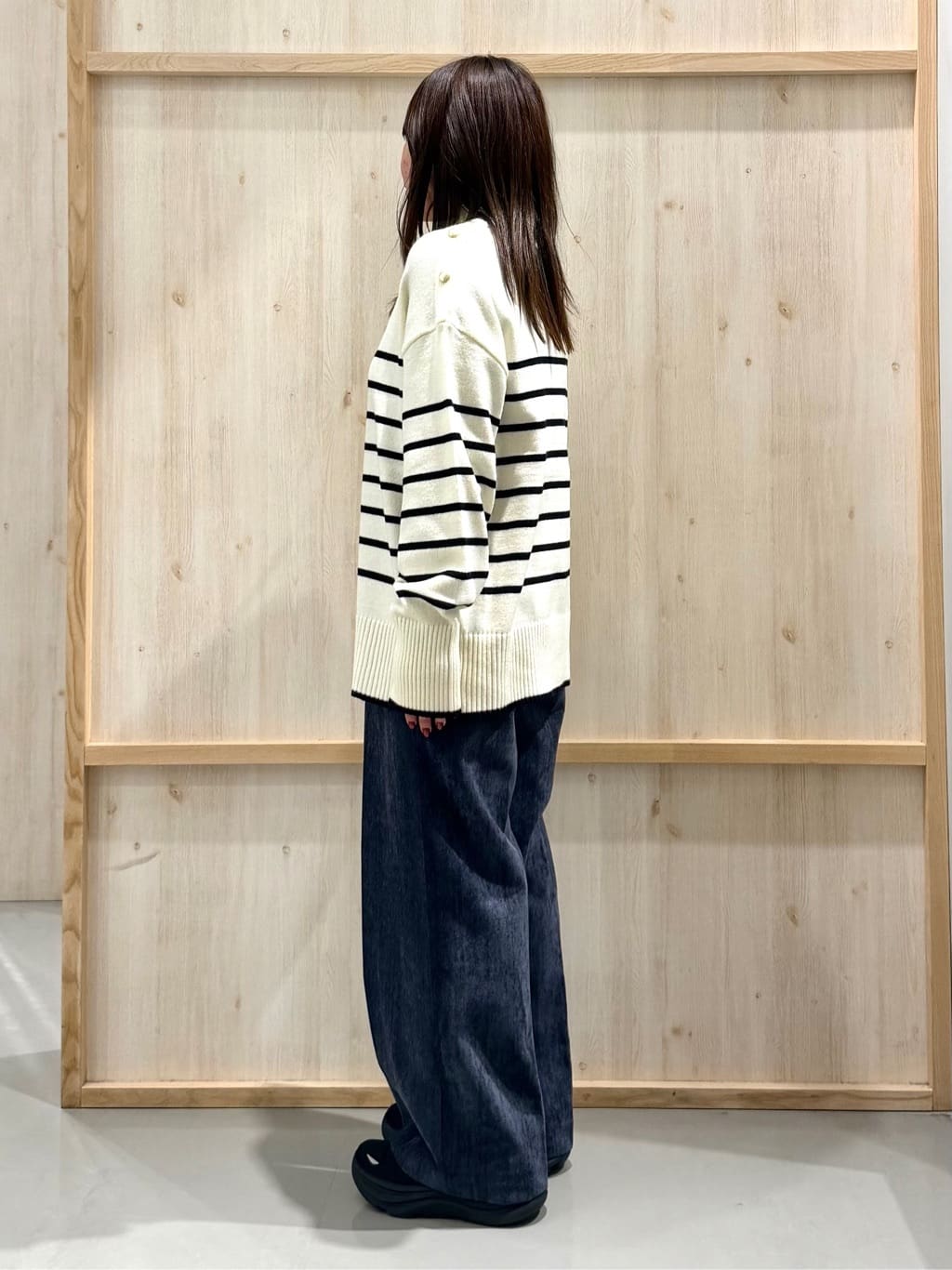 nanaさんの「THE SHOP TK｜【インしないで着られる】金ボタン ハイネックニット/毛玉になりにくい/静電気防止/洗濯機OK」を使ったコーディネート