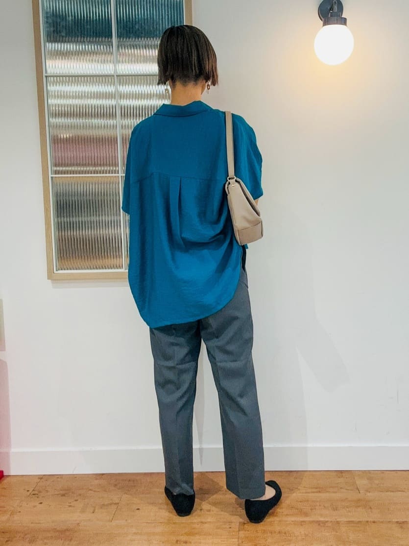 えまんさんの「SHOO･LA･RUE｜【洗える/S-LL/5分袖】1枚でも羽織としても。さらさらドレープシャツ」を使ったコーディネート